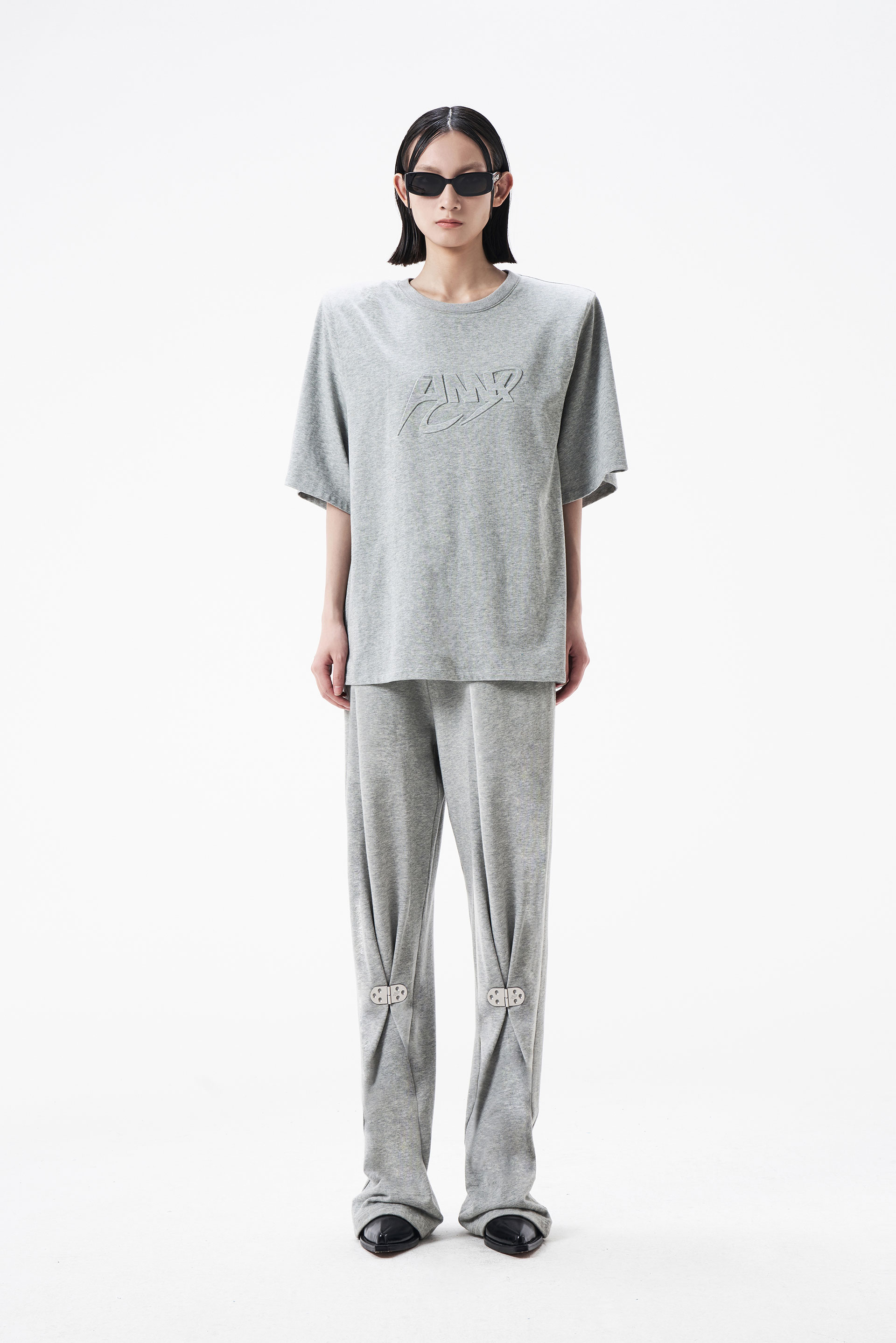「JUNCTION」LOGO EMBOSSED SHOULDER PAD T -SHIRT/METAL BUTTONED SANITARY PANTS(wome