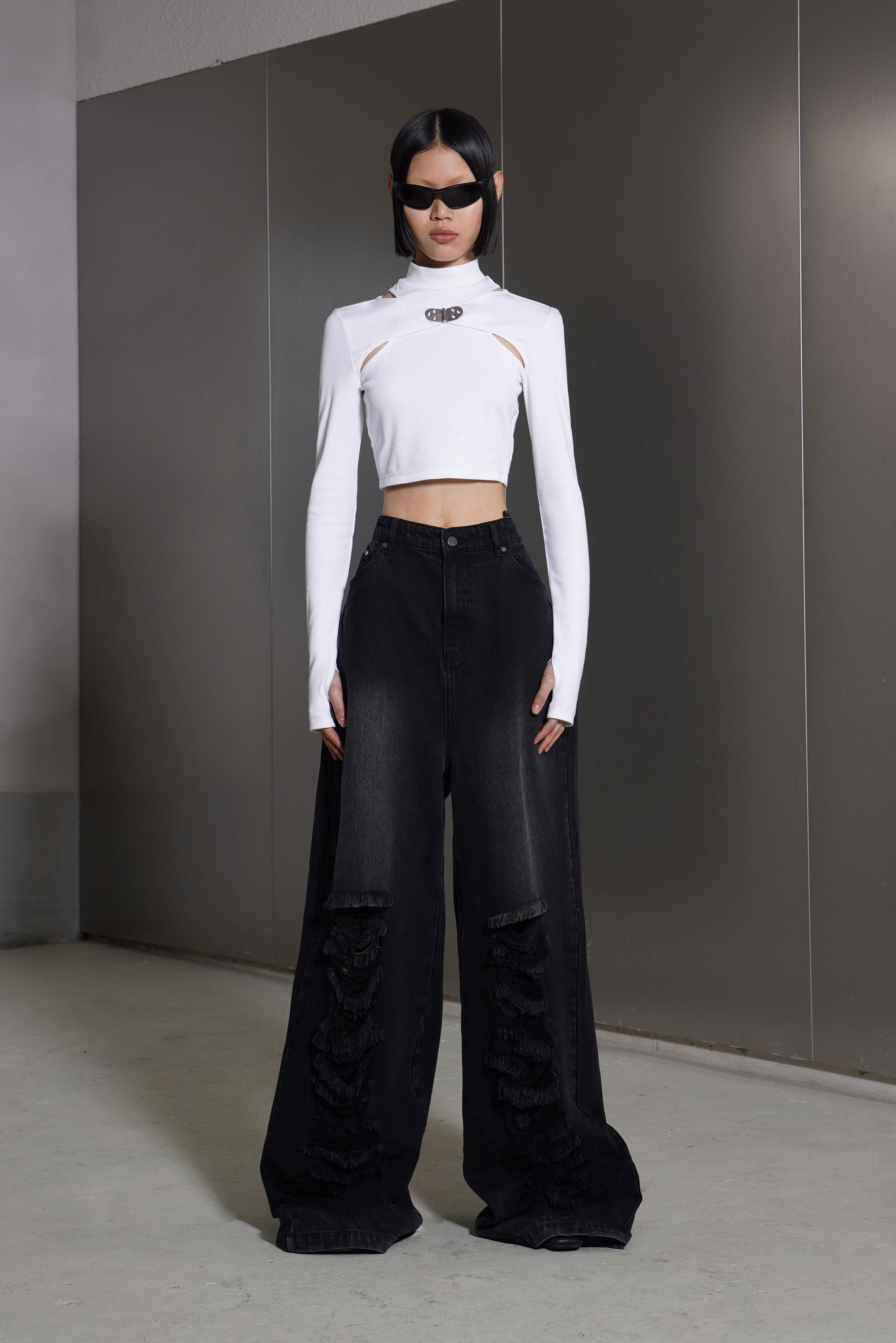 「JUNCTION」STAND-UP COLLAR SPLIT TOP