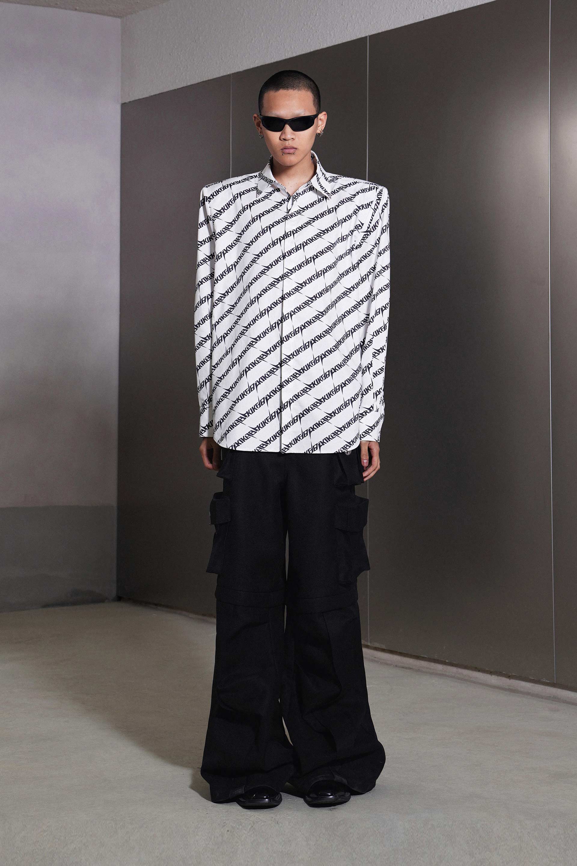 WIDE SHOULDER MONOGRAM PRINT SHIRT(men)