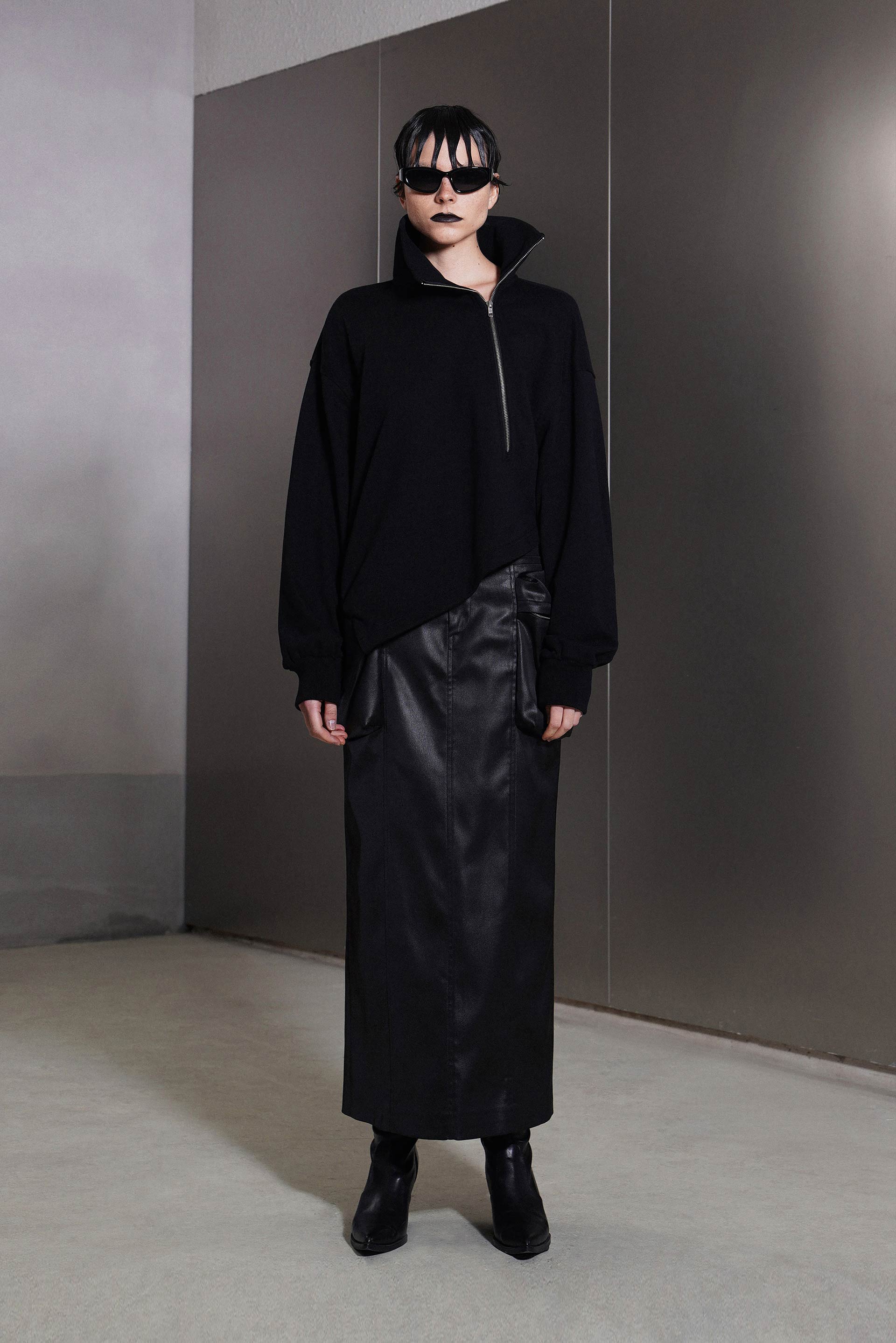 「JUNCTION」ASYMMETRIC DECONSTRUCTED TURTLENECK HOODIE(women)