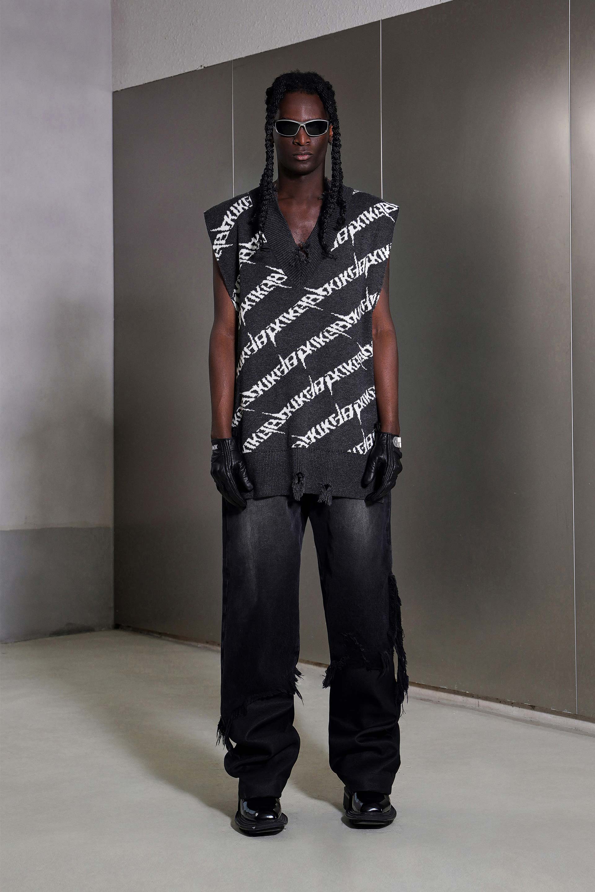 OVERSIZED LOGO JACQUARD RIPPED KNIT TANK TOP