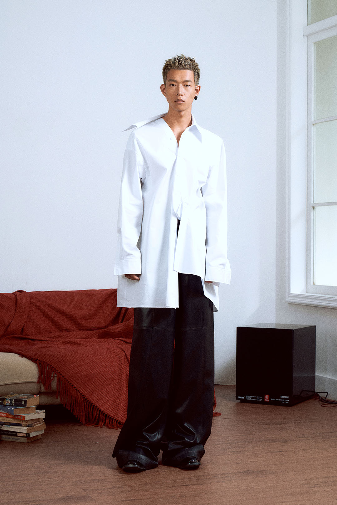 「JUNCTION」Deconstructed shirt with misplaced metal buttons(White)