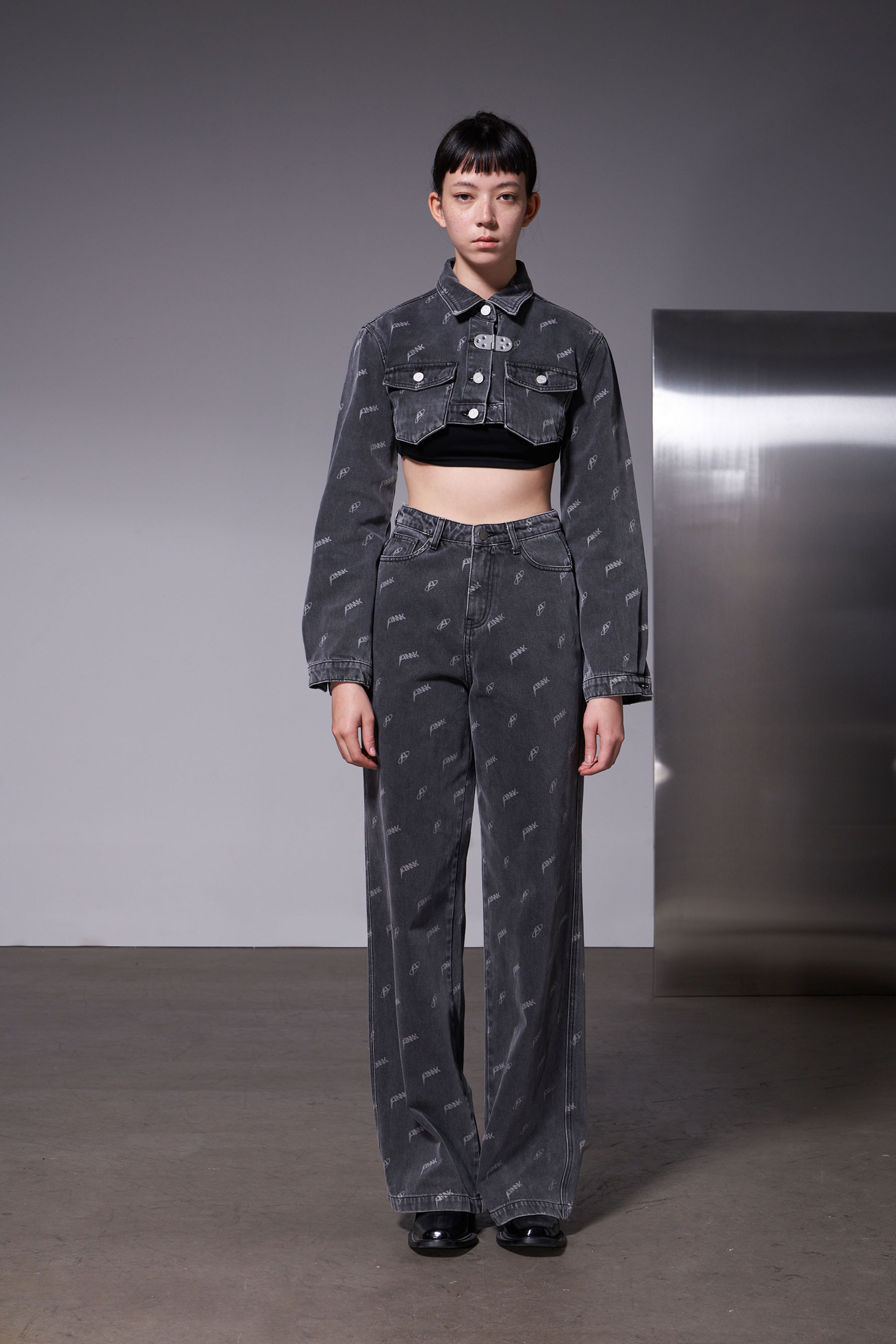 「JUNCTION」LOGO PRINT JEANS